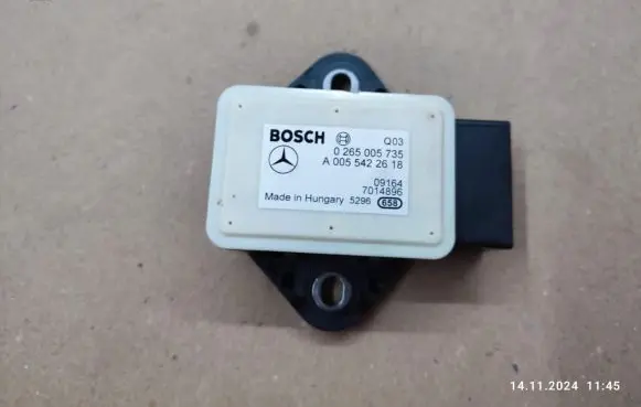 Mercedes-Benz E W212 ESP acceleration yaw rate sensor A0055422618 0265005735