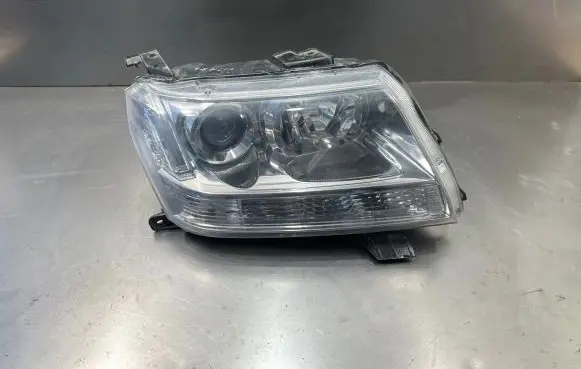 Suzuki Grand Vitara II Headlight/headlamp 10059079
