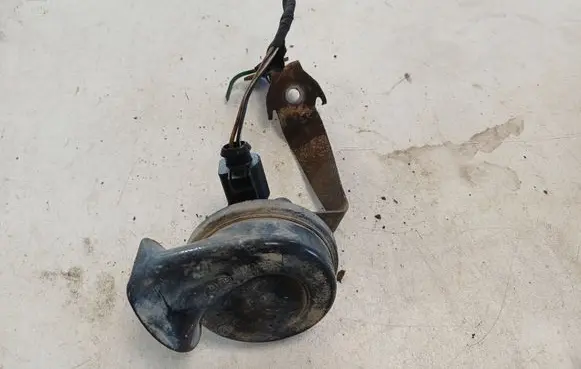 Volkswagen PASSAT B6 Horn signal