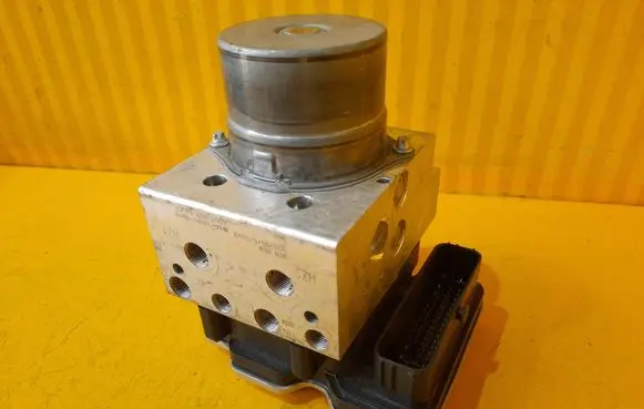 Mercedes-Benz S W223 ABS Pump A0009004942