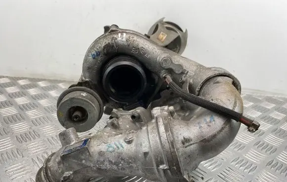Mercedes-Benz E W212 Turbo A6510902880 A6510904580 A6510905780