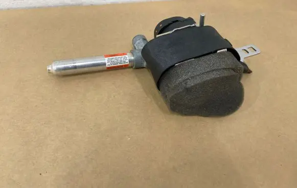 Volvo C30 Rear seatbelt 31351433