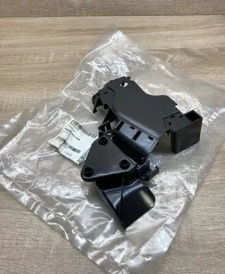 Mercedes-Benz C W204 Front door lock 2047232808 A2047232808