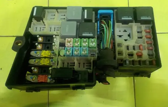 Ford Focus Fuse box set 8688039 RP163 3M5T14A076AF