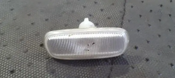 Front fender indicator light
