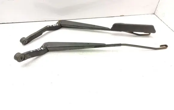 Mazda 929 Front wiper blade arm K3892