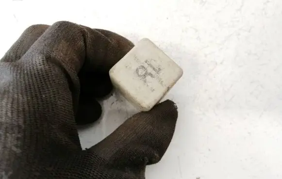 Volkswagen Golf III Other relay 191937503