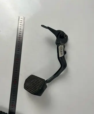 Citroen Berlingo Brake pedal 84PL6D3064756