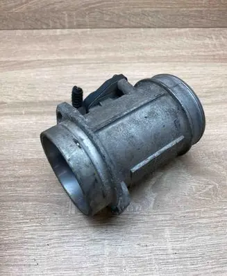 Audi A6 S6 C5 4B Mass air flow meter AFH70250