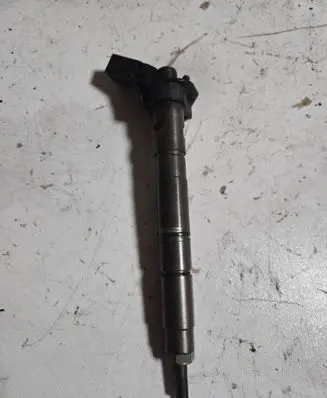 Audi A6 S6 C6 4F Fuel injector 059130227AJ
