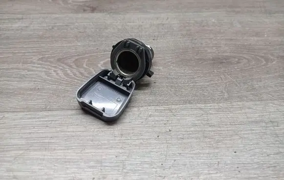Volvo V70 Cigarette lighter front 