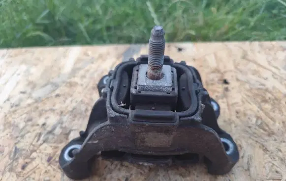 Mini Cooper Countryman R60 Gearbox mounting bracket 