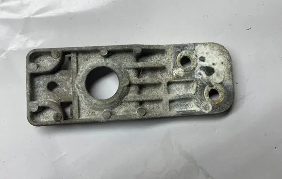 Opel Zafira C Radiator mount bracket 13337826