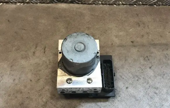Mercedes-Benz E C207 W207 ABS Pump A2124312912