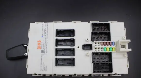 BMW 3 F30 F35 F31 Fuse module 9303546 6135930 51911AF12