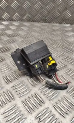 Renault Captur Coolant fan relay 255503792R F2182004 1909150127