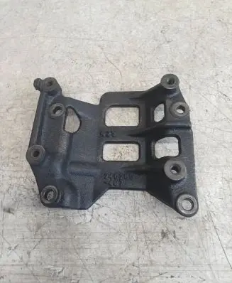 Toyota Avensis T250 A/C compressor mount bracket 246280497