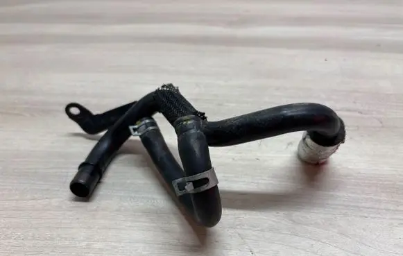 Coolant pipe/hose