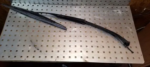 Infiniti FX Front wiper blade arm B90LA2