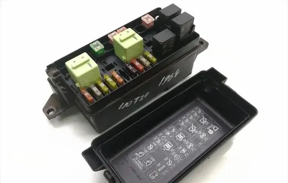 Honda Accord Fuse module 6906548 075758121006