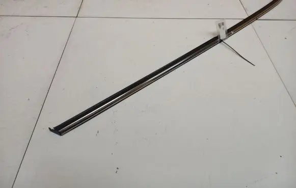 Mini One - Cooper R50 - 53 Front door glass trim molding
