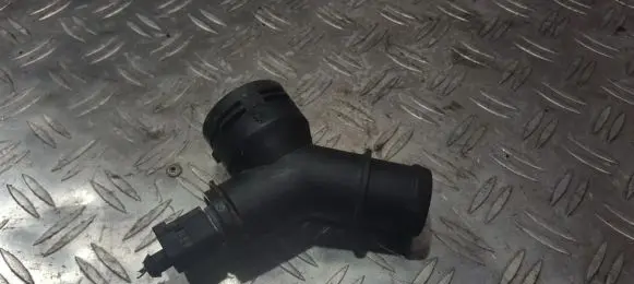 Volkswagen PASSAT B5.5 Engine coolant pipe/hose