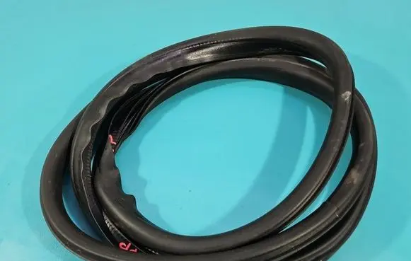 Volvo S60 Front door rubber seal 893991 IMPRK1586580