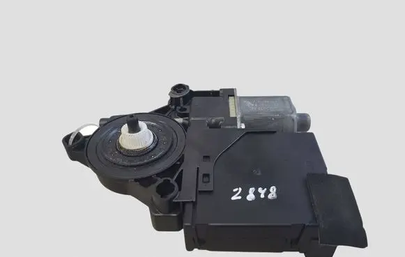 Volkswagen PASSAT B6 Front door window regulator motor 980851135