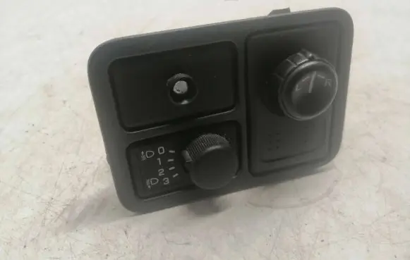 Nissan Almera N16 Headlight level height control switch 37024A D52501