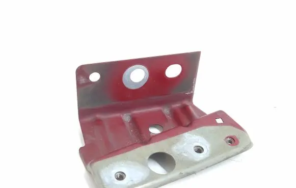 Nissan Qashqai Fender mounting bracket