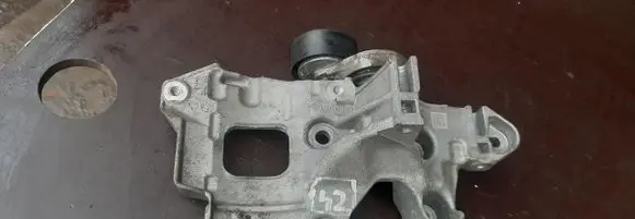 Renault Express Generator/alternator bracket 117105158R