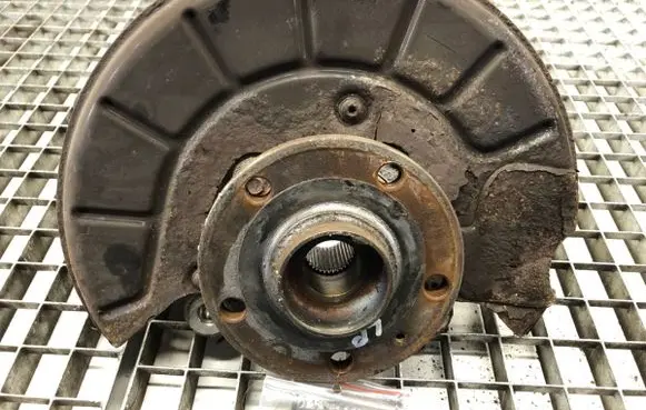 Volkswagen PASSAT B7 Front wheel hub spindle knuckle