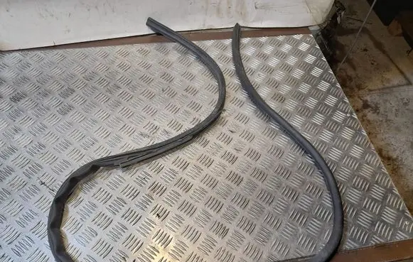 Audi Q7 4L Engine compartment rubber 4L0823731