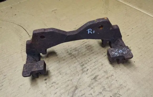 Jeep Grand Cherokee (WJ) Front Brake Caliper Pad/Carrier 
