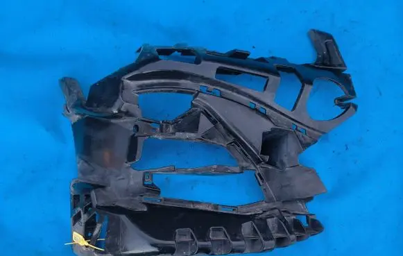 BMW 2 F45 Fog light bracket 8073908