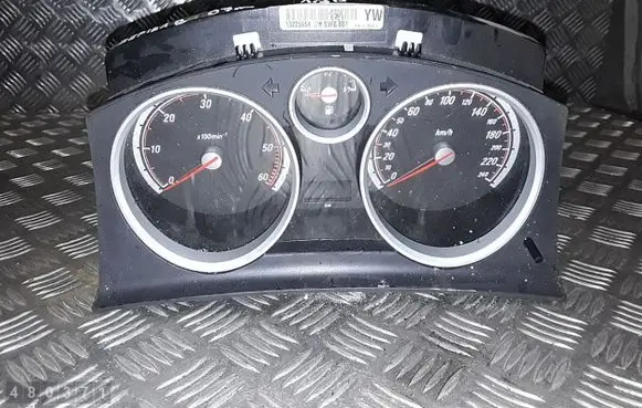 Opel Zafira B Speedometer (instrument cluster) 13225964