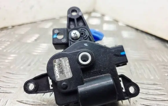 KIA Carens III A/C air flow flap actuator/motor D267UABAA02