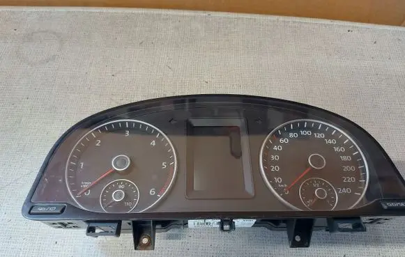 Volkswagen Caddy Speedometer (instrument cluster) 2K0920866C