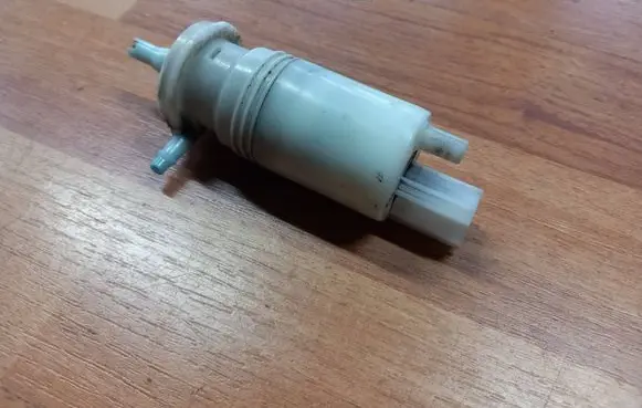 Chrysler Voyager Windscreen/windshield washer pump 5019245AA L2232C