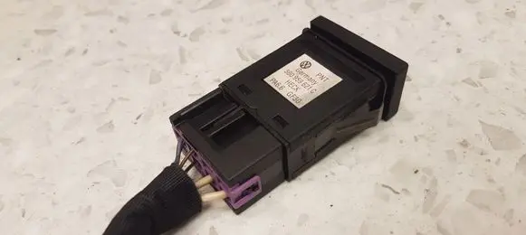 Volkswagen PASSAT B5 Windscreen/window heater switch 3B0959621C