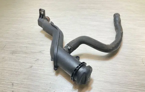 Volvo S40 Oil filler cap 9654733980