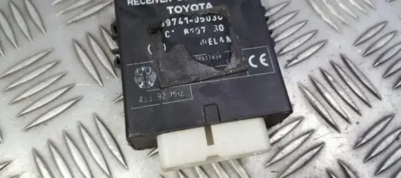 Toyota Avensis T220 Door control unit/module 0974105030 09741-05030