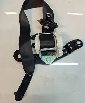 Rear seatbelt
