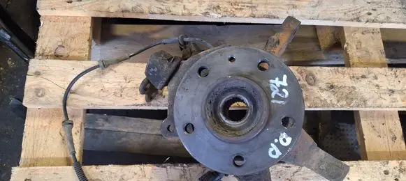 Opel Vivaro Front wheel hub 