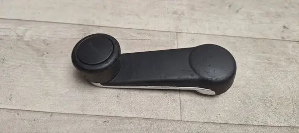 Volkswagen PASSAT B5.5 Rear door window winding handle 