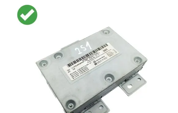 Mercedes-Benz R W251 Head unit multimedia control A2049005704 A2049015902 A2049020900