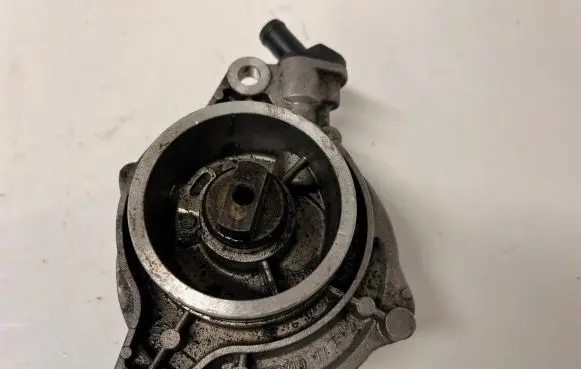BMW 3 E90 E91 Vacuum pump 700437