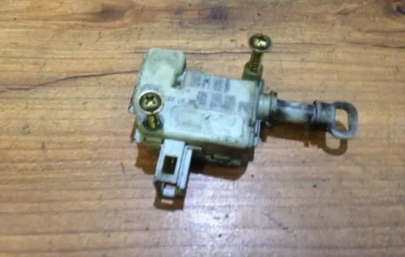 Audi A6 S6 C5 4B Central locking motor 3b0862159