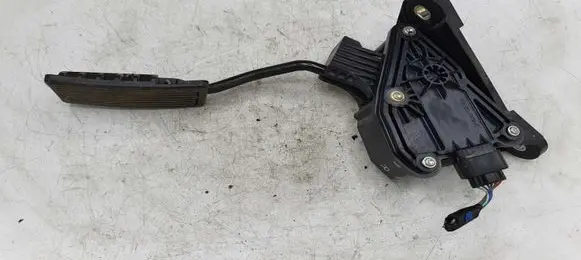 Honda CR-V Accelerator throttle pedal 31303J26
