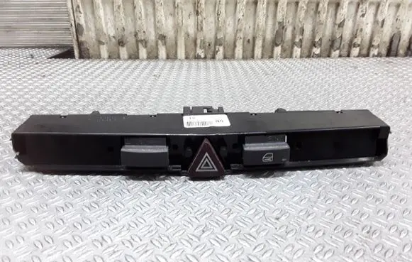 Opel Astra H Hazard light switch 13100105